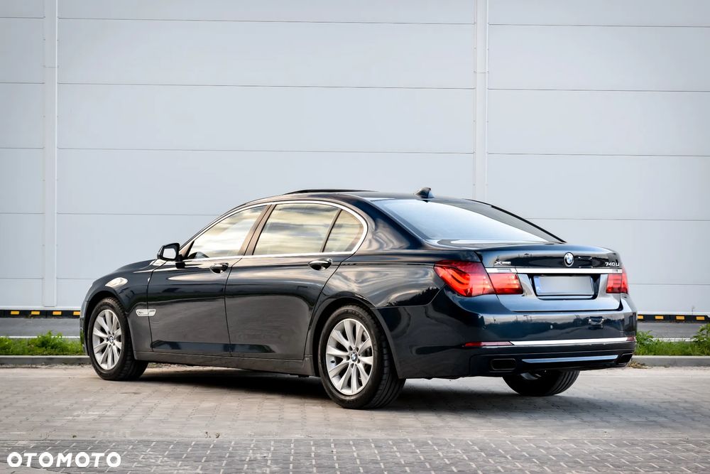 BMW Seria 7 740i L - 11