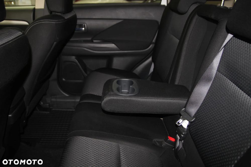 Mitsubishi Outlander 2.0 Intense 4WD CVT - 21