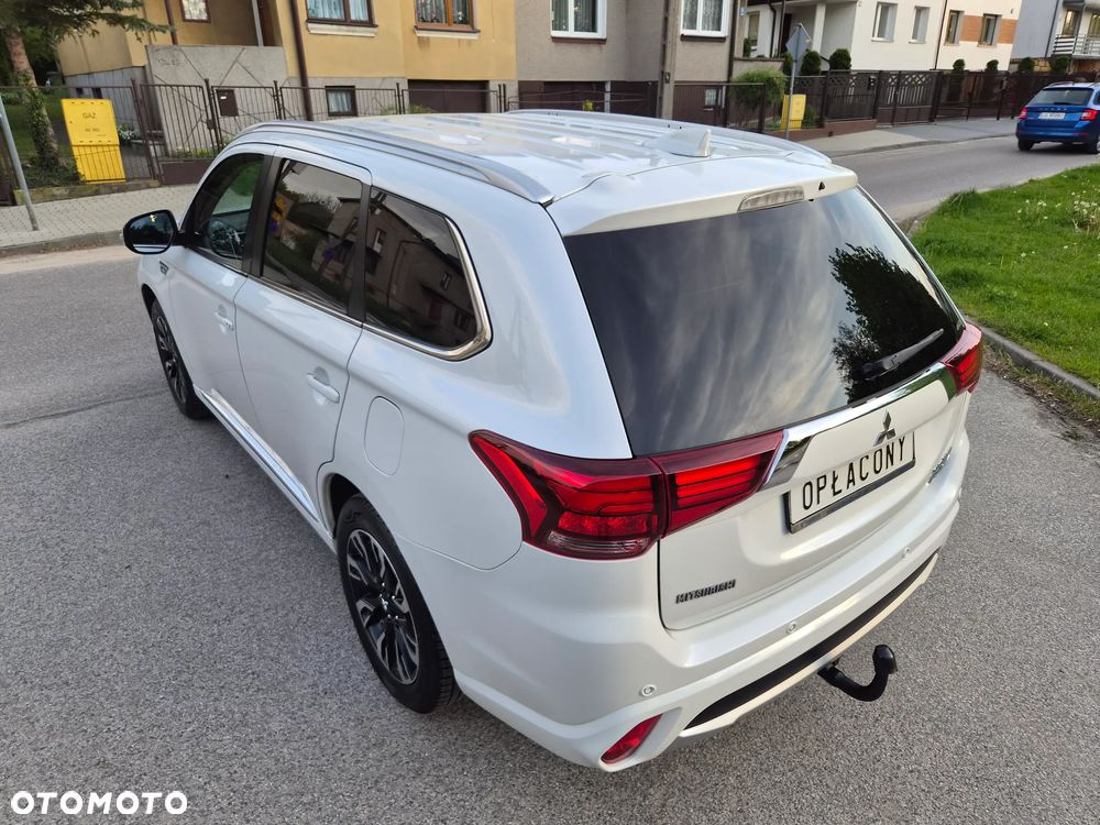 Mitsubishi Outlander - 2
