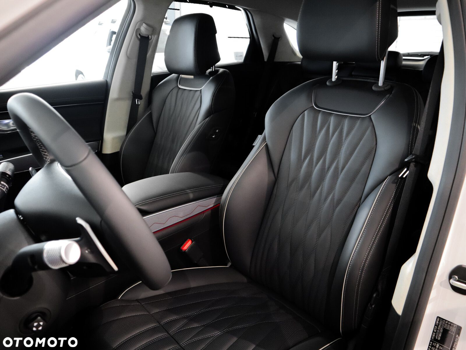 Genesis GV70 2.5T AWD AT8 Luxury Line - 28