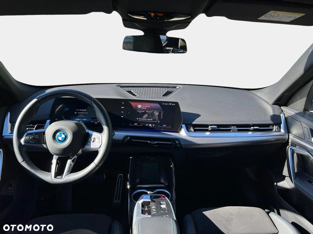 BMW iX1 xDrive30 66.5kWh M Sport - 9