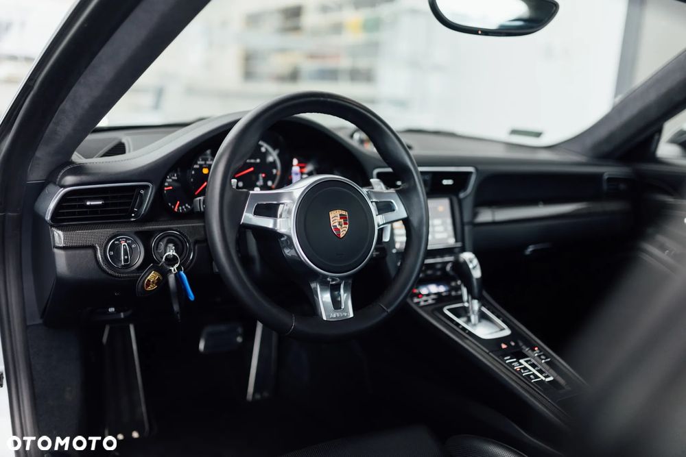 Porsche 911 Turbo S - 20