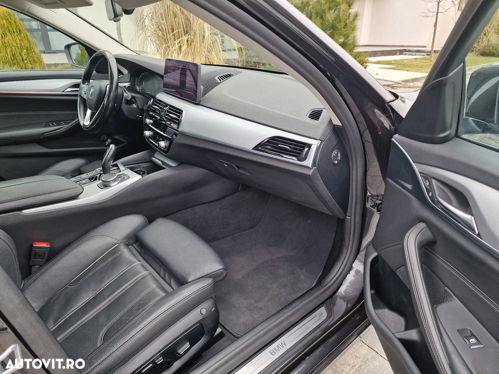 BMW Seria 5 520d xDrive AT MHEV - 16