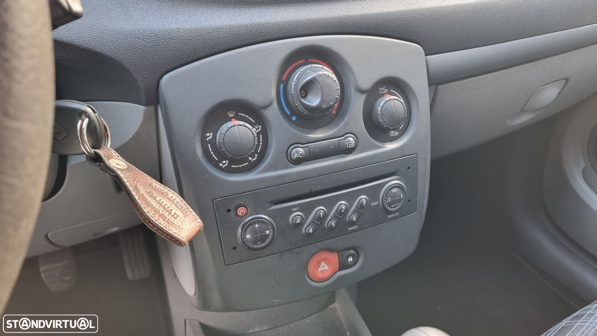 Renault Clio 1.2 16V Confort - 10