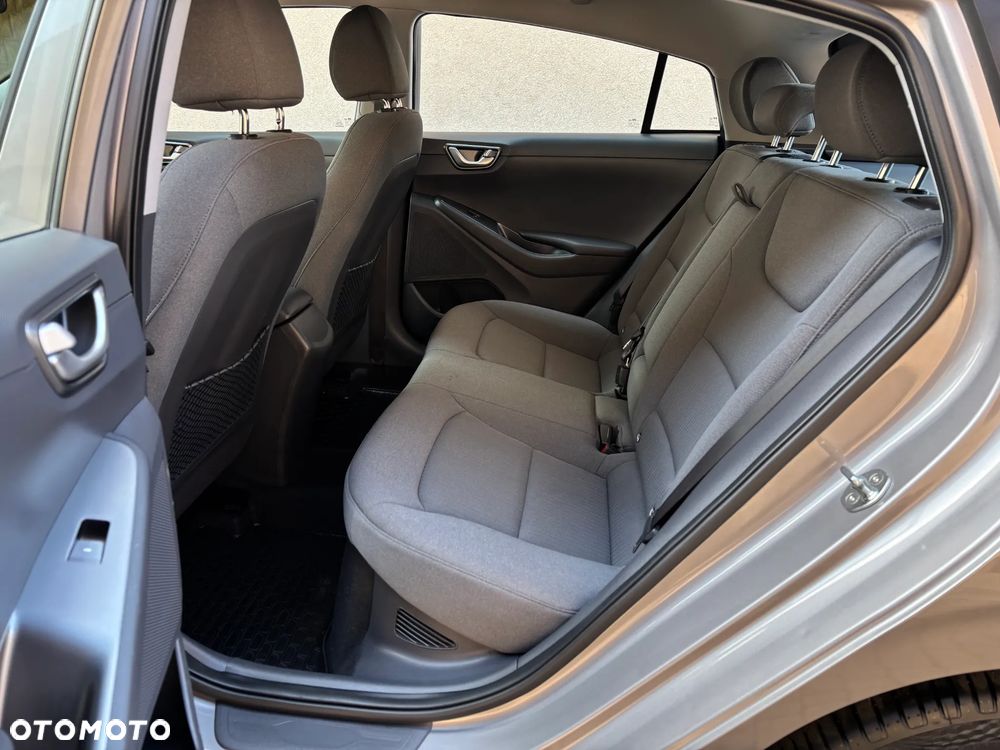 Hyundai IONIQ - 16