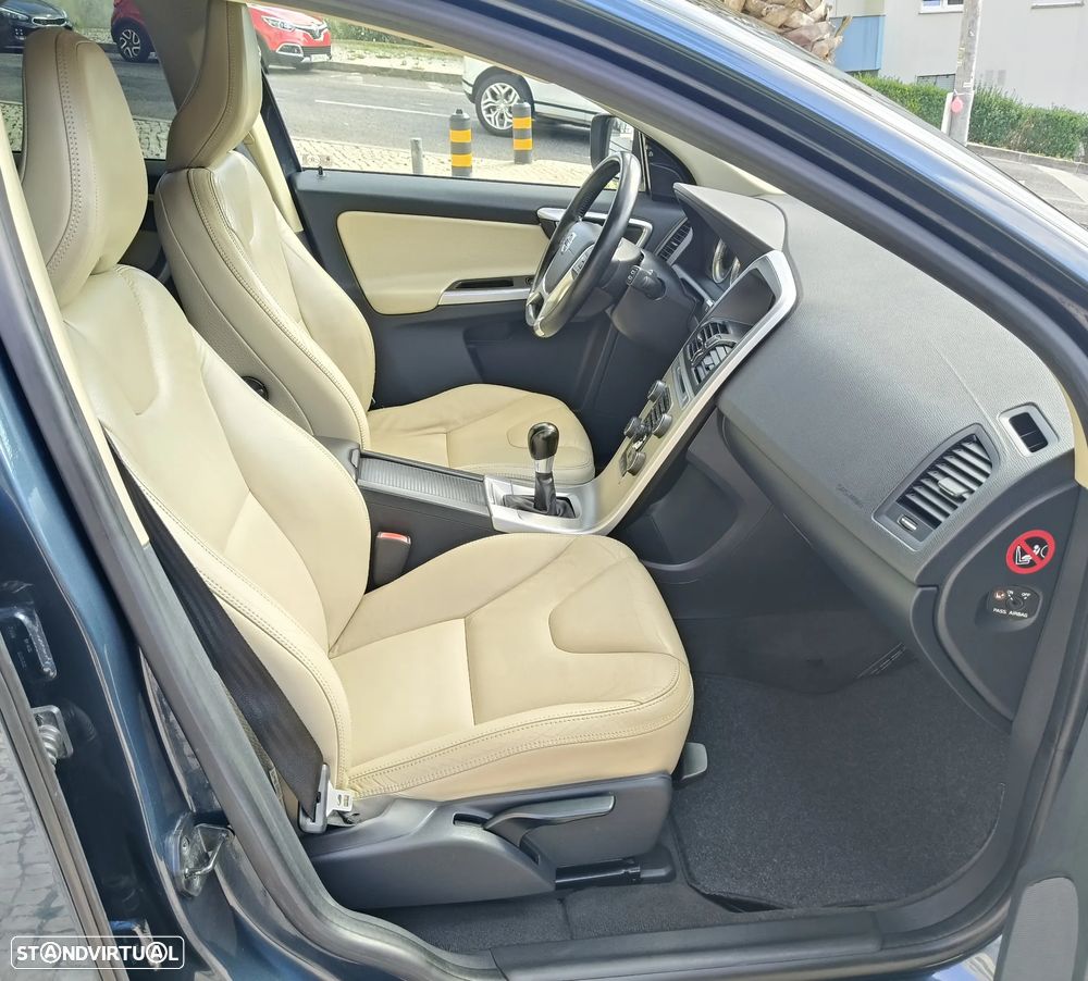 Volvo XC 60 2.0 D3 Drive Momentum - 22