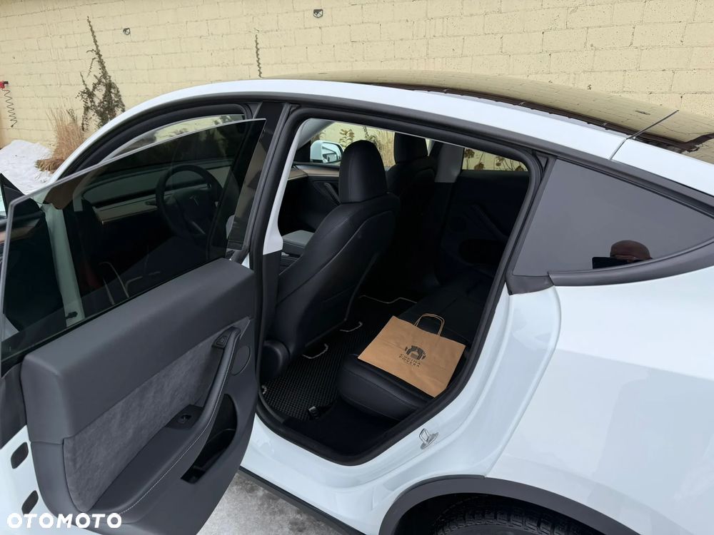 Tesla Y Performance AWD - 18