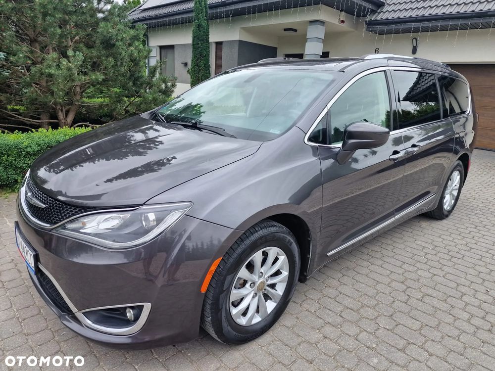 Chrysler Pacifica - 17