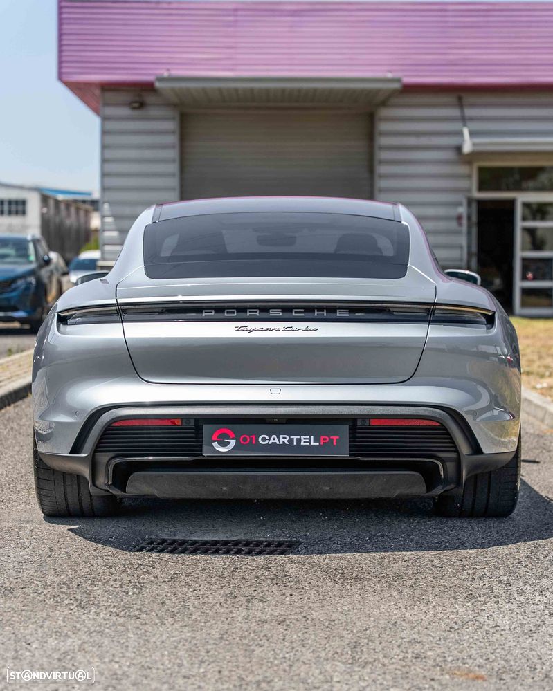 Porsche Taycan Turbo - 12