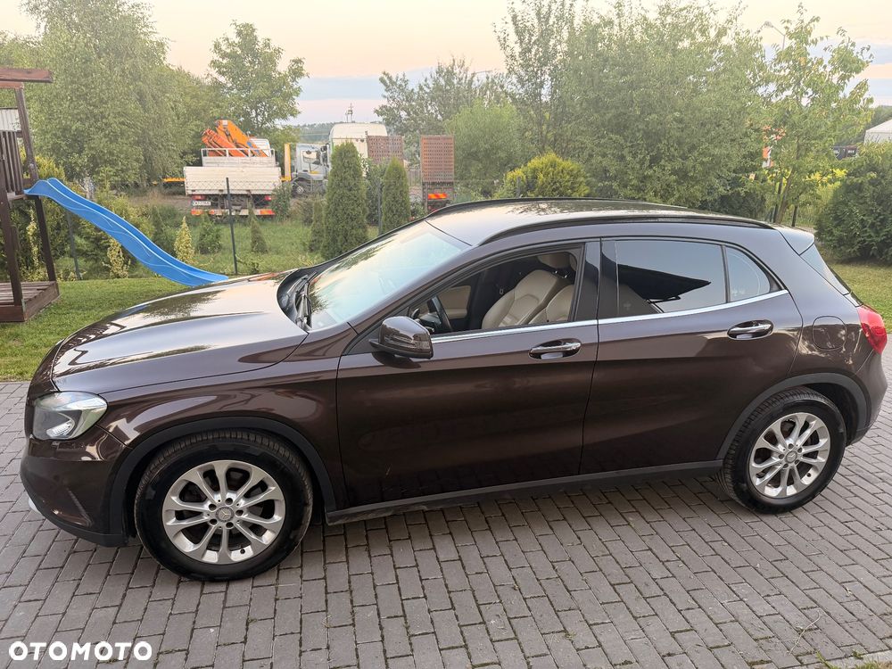 Mercedes-Benz GLA - 4