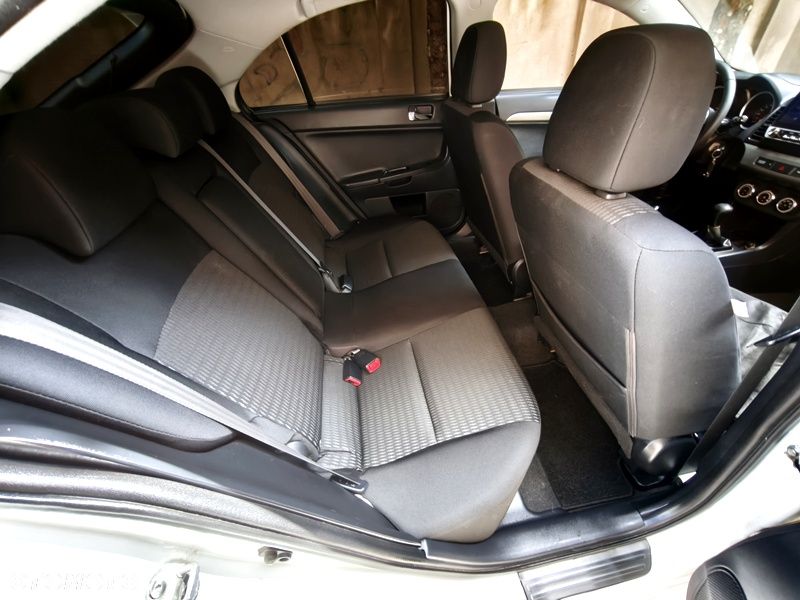 Mitsubishi Lancer 1.6 Invite - 6