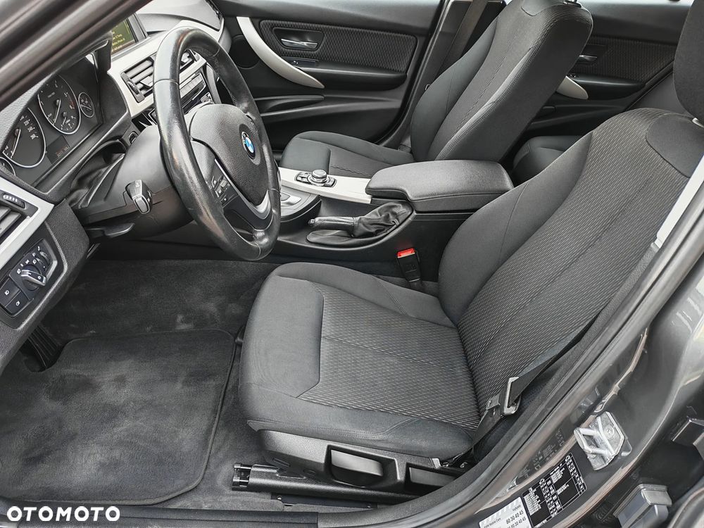 BMW Seria 3 320d - 23