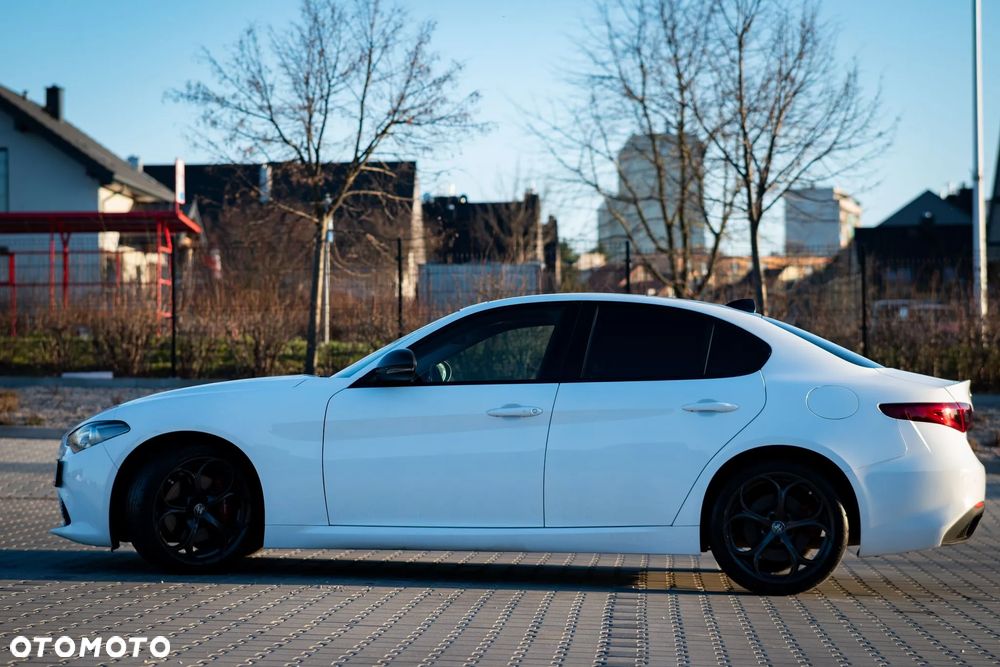 Alfa Romeo Giulia 2.0 Turbo 16V AT8 Veloce - 4