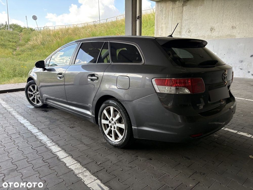 Toyota Avensis - 4