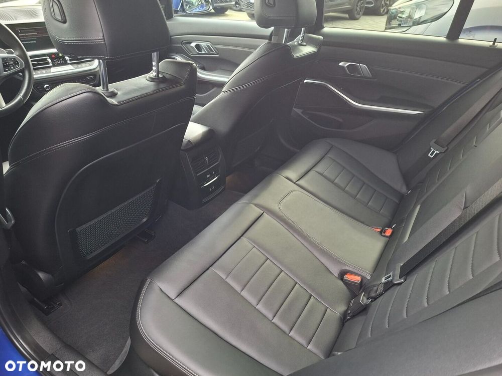 BMW Seria 3 320d xDrive mHEV M Sport sport - 17