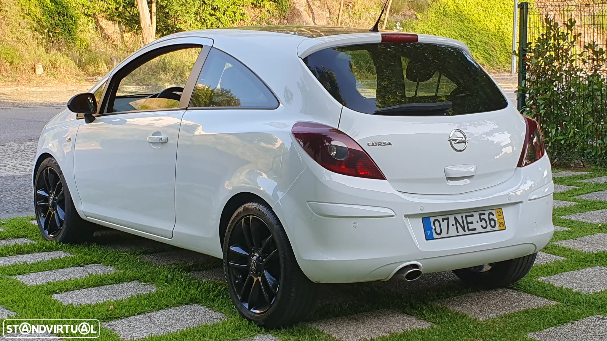 Opel Corsa 1.2 All White - 4