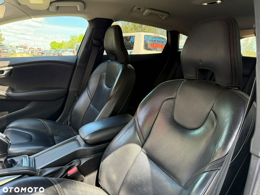 Volvo V40 Cross Country - 6