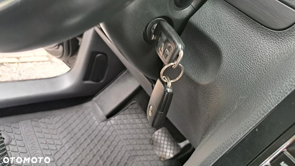 Volkswagen Touran 2.0 TDI DPF DSG Highline - 24