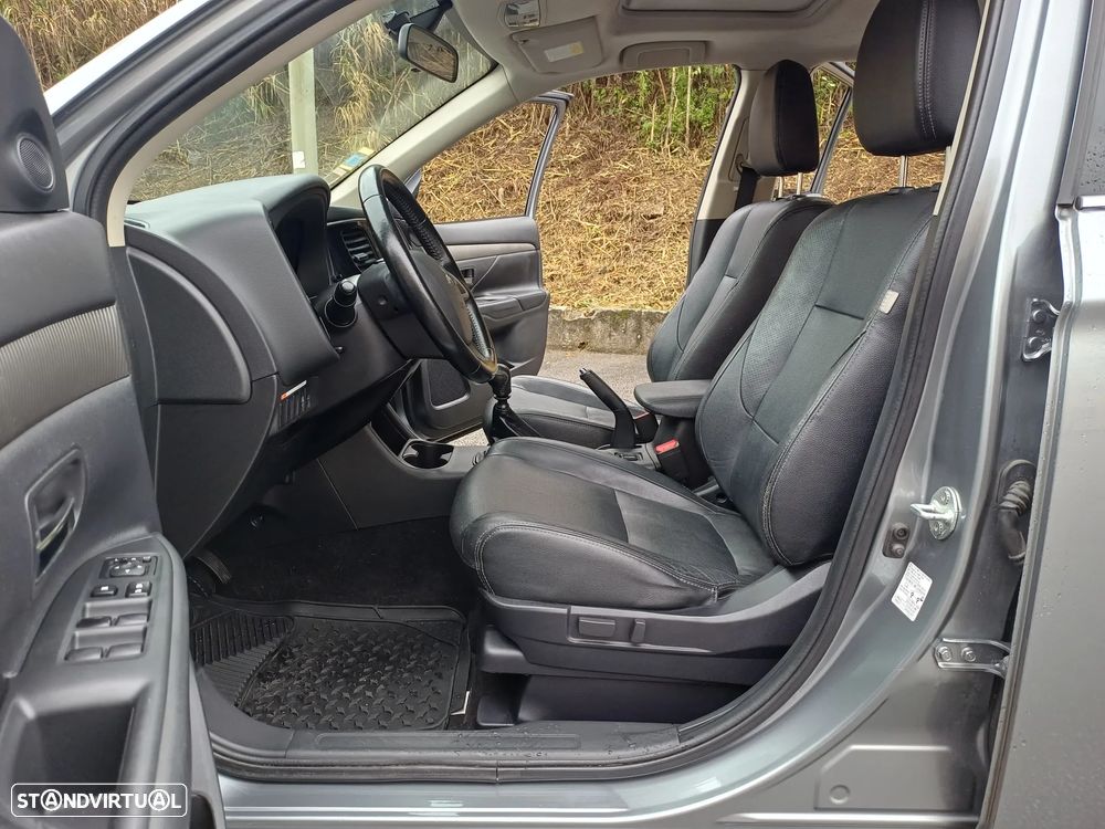 Mitsubishi Outlander 2.2 DI-D Instyle Navi 4WD - 30