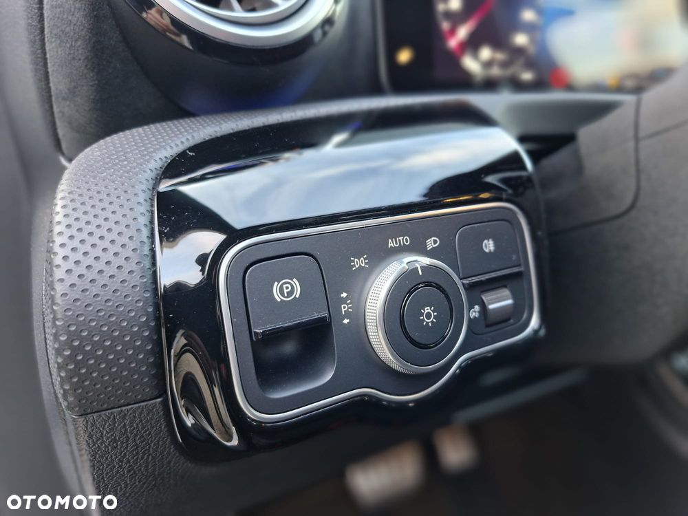 Mercedes-Benz Klasa A 220 4-Matic AMG Line 7G-DCT - 33