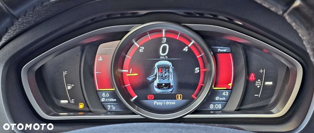 Volvo V40 D2 R Design - 12