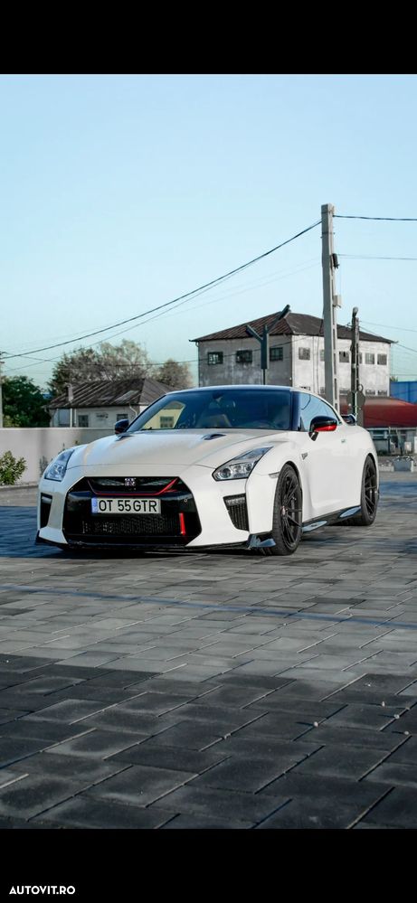 Nissan GT-R - 14