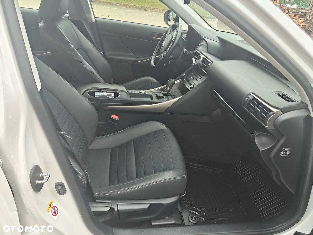 Lexus IS - 8