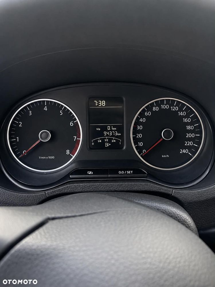 Volkswagen Polo - 2
