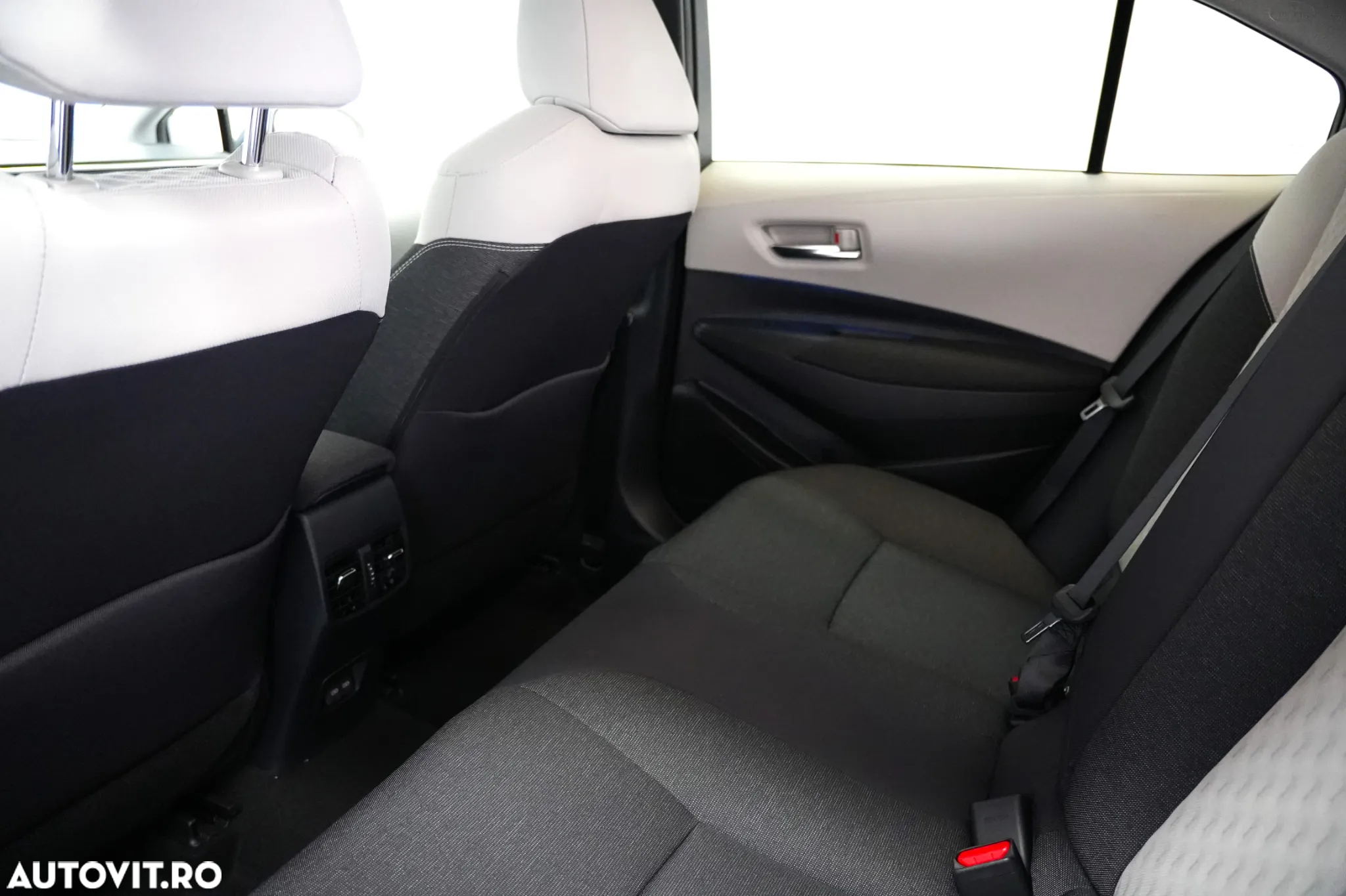 Toyota Corolla 1.8 HSD Dynamic - 9