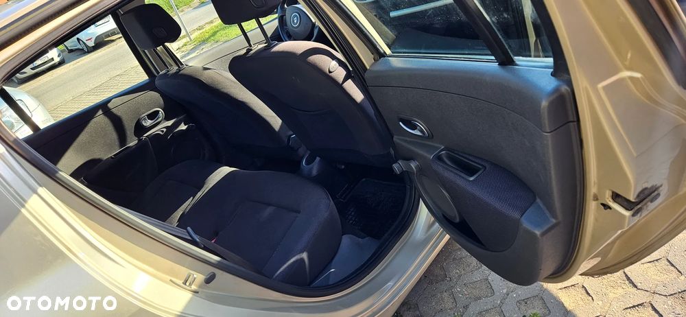 Renault Clio 1.6 16V Expression - 29