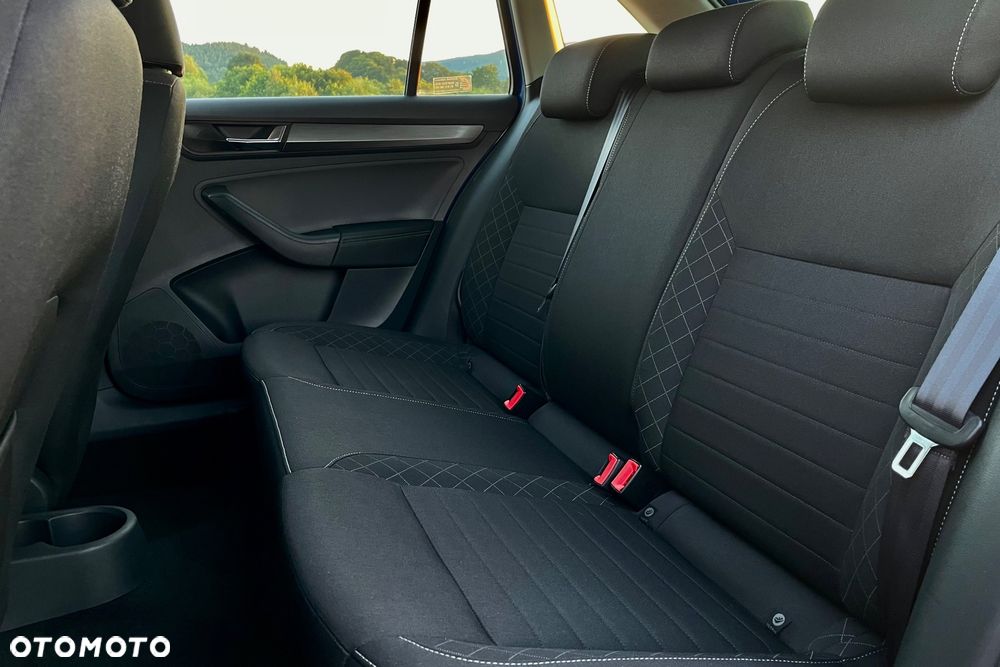 Skoda RAPID Spb 1.0 TSI Style - 12