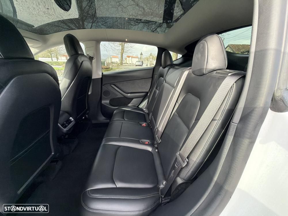 Tesla Model Y Long Range Dual Motor AWD - 24