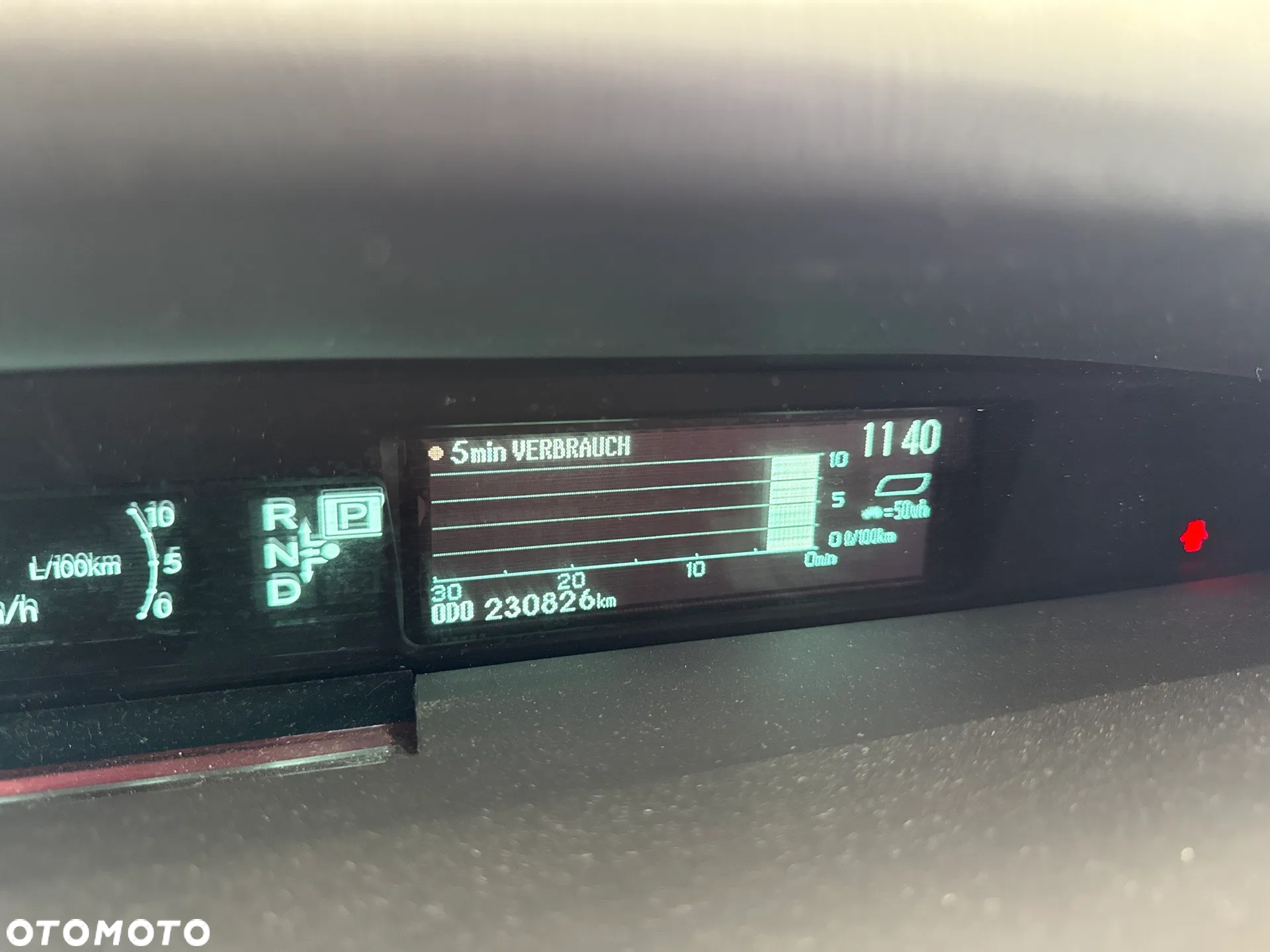 Toyota Prius (Hybrid) Life - 9