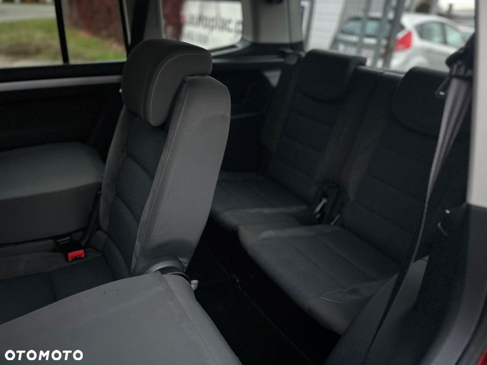 Volkswagen Touran - 24