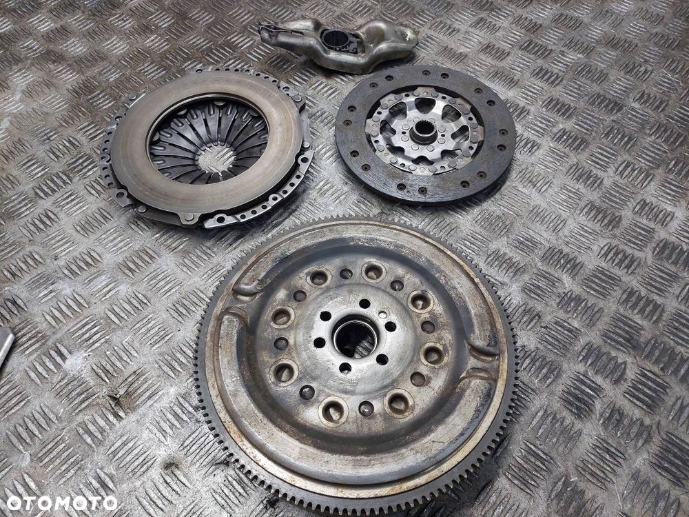 KOŁO DWUMASOWE + TARCZA + DOCISK + ŁOŻYSKO OPOROWE AUDI A4 B6 2.0 20V - 6