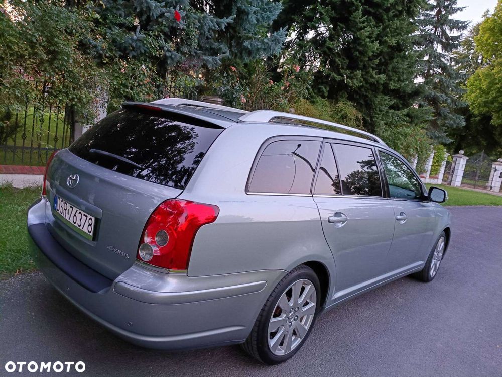 Toyota Avensis - 2