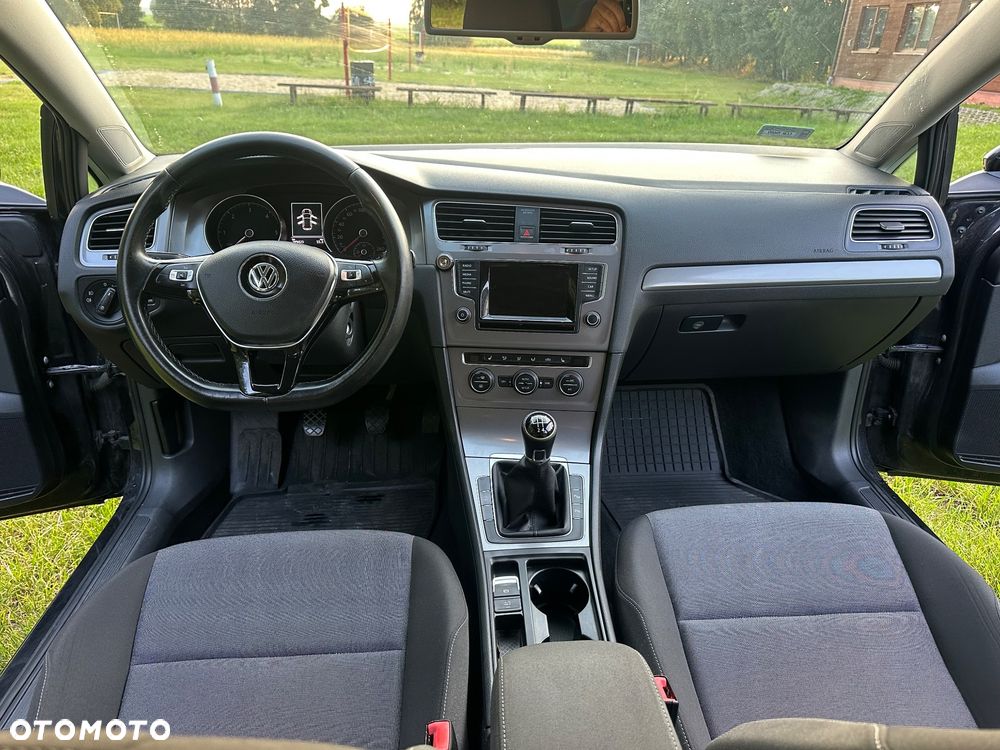 Volkswagen Golf - 34