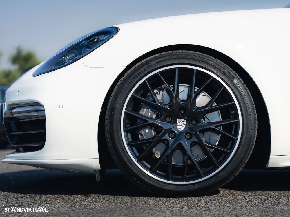 Porsche Panamera 4 E-Hybrid - 12