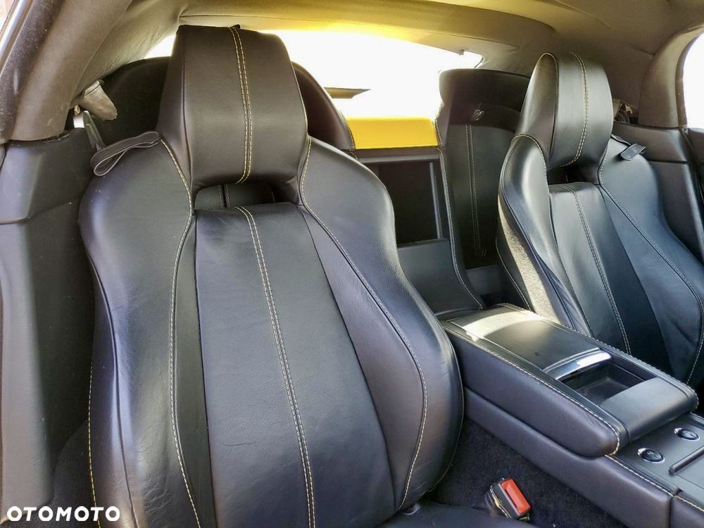 Aston Martin V8 Vantage - 10