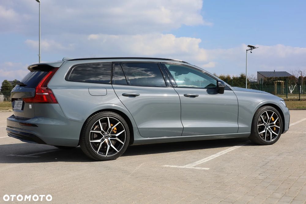 Volvo V60 T8 AWD Plus Dark - 7
