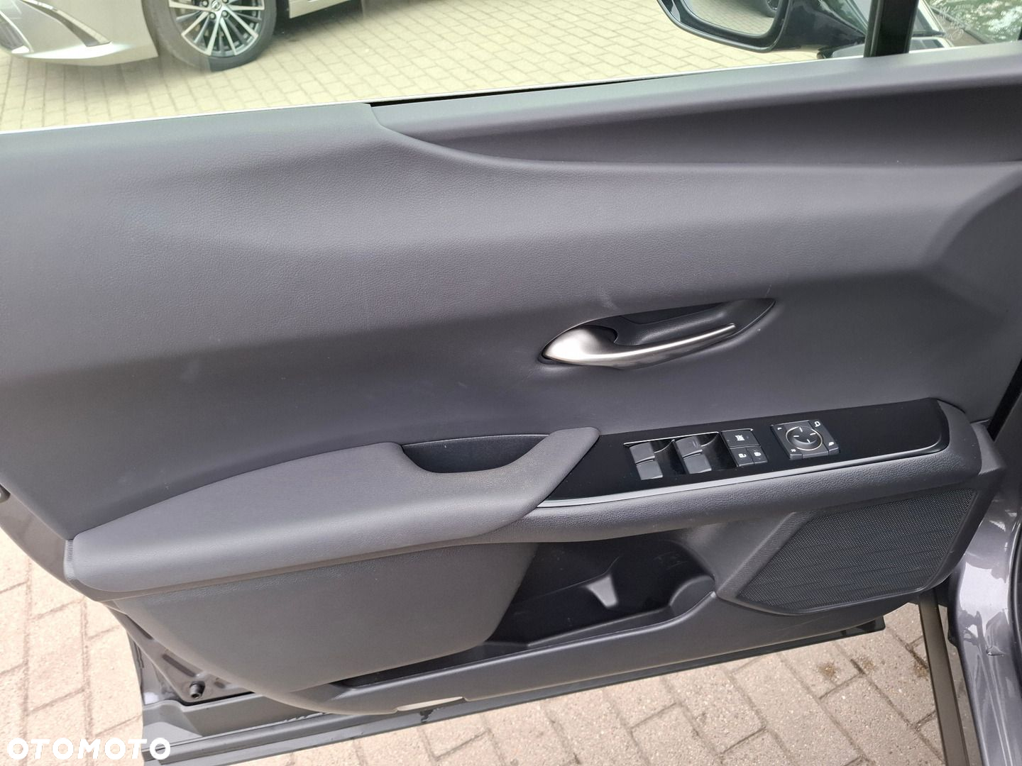 Lexus UX - 12