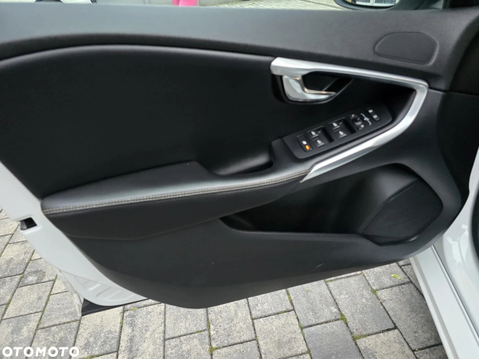 Volvo V40 D2 Drive-E R-Design Momentum - 19
