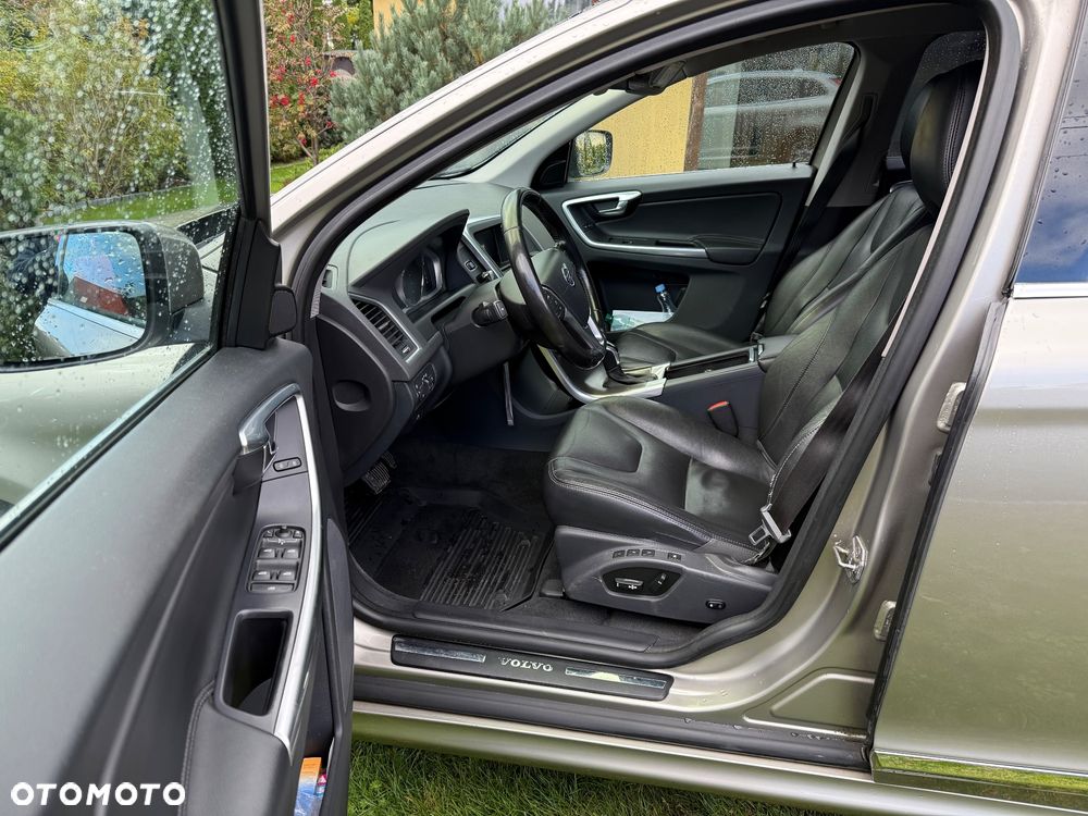 Volvo XC 60 D4 AWD Momentum - 11