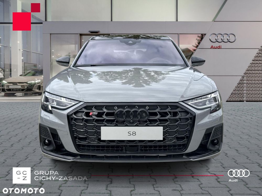 Audi S8 - 8
