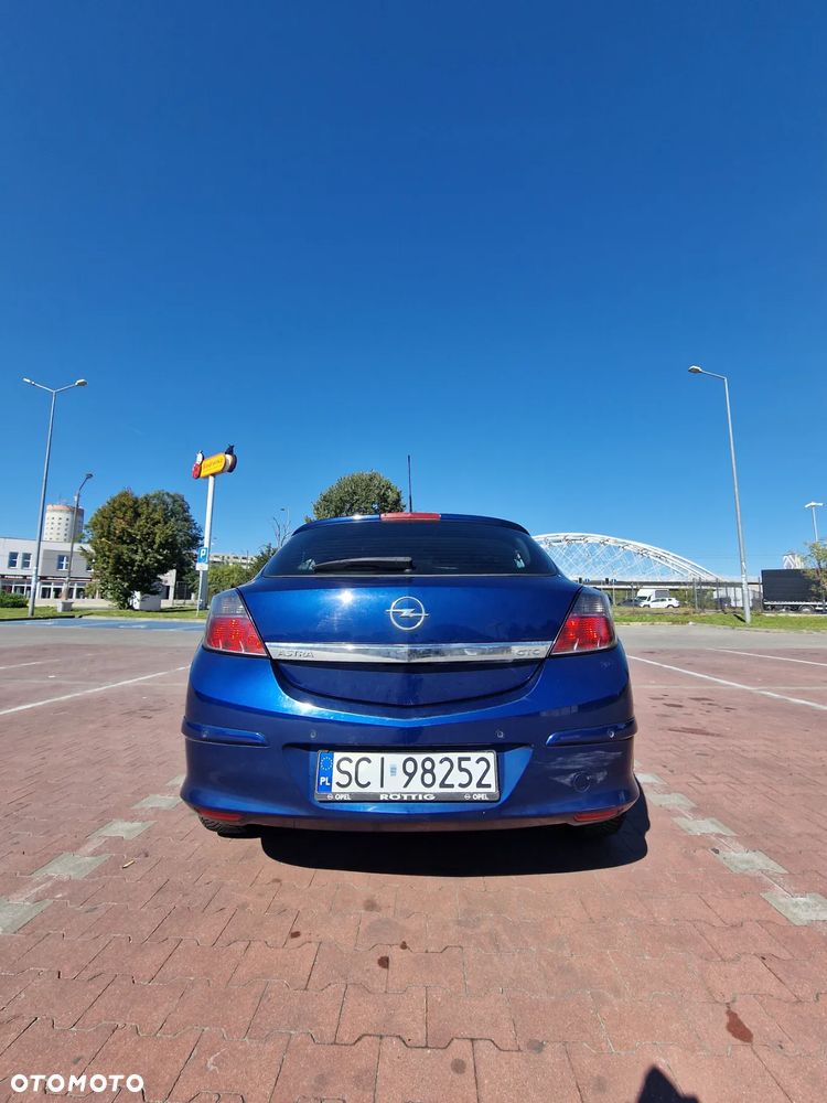 Opel Astra GTC 1.6 - 9