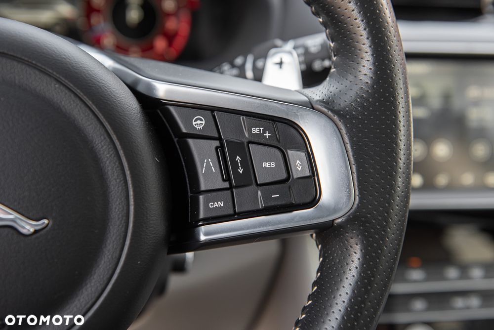 Jaguar F-Pace 5.0 V8 P550 AWD SVR - 22