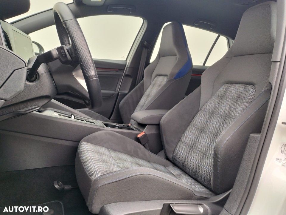 Volkswagen Golf - 6