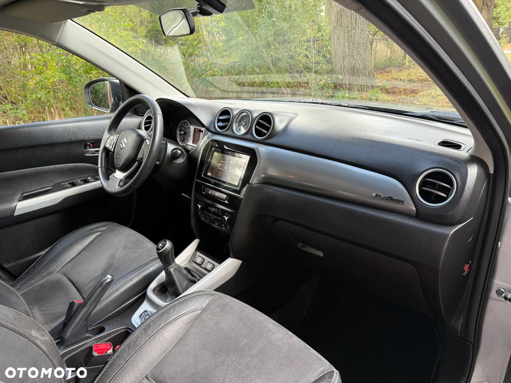 Suzuki Vitara 1.6 Premium 4WD - 24