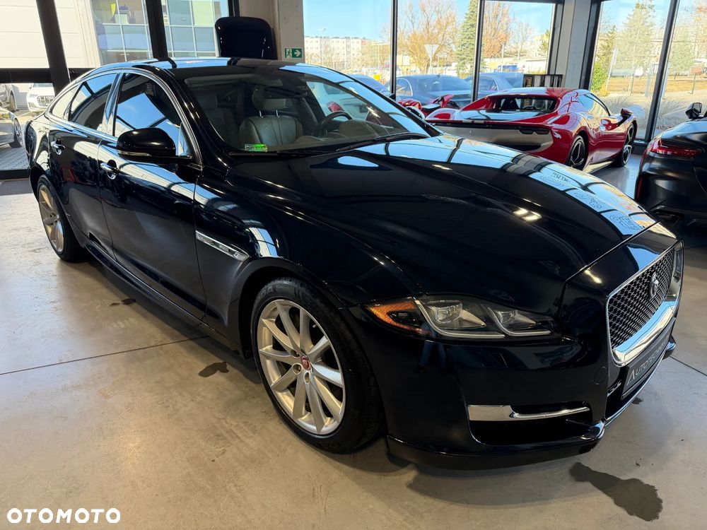 Jaguar XJ 3.0 V6 Kompressor AWD R-Sport - 3