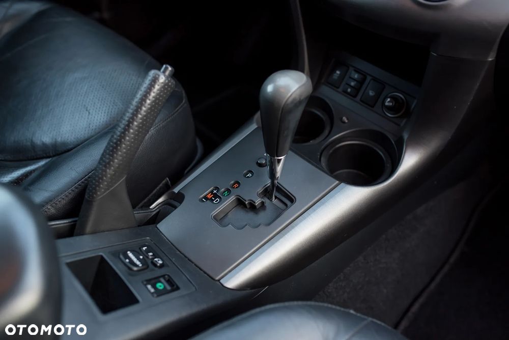 Toyota RAV4 2.2 D-CAT X - 19